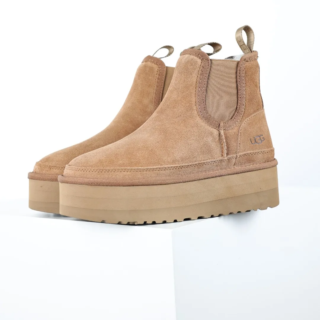 Pick up locally 💰680 Core recommendation Good price It is a very suitable choice for home furnishings. In the new year, uug launched a series of styles, which are partial to the preferences of young consumers and have also moved to the forefront of fashion trends. Shoe body material: water-repellent coated suede upper, 17 mm UGGPURE™ implantable wool insole, lightweight non-slip and comfortable rubber outsole, with brand LOGO and trademark, with full packaging Size: 35 36 37 38 39 40